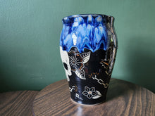 Load image into Gallery viewer, Skull Vase